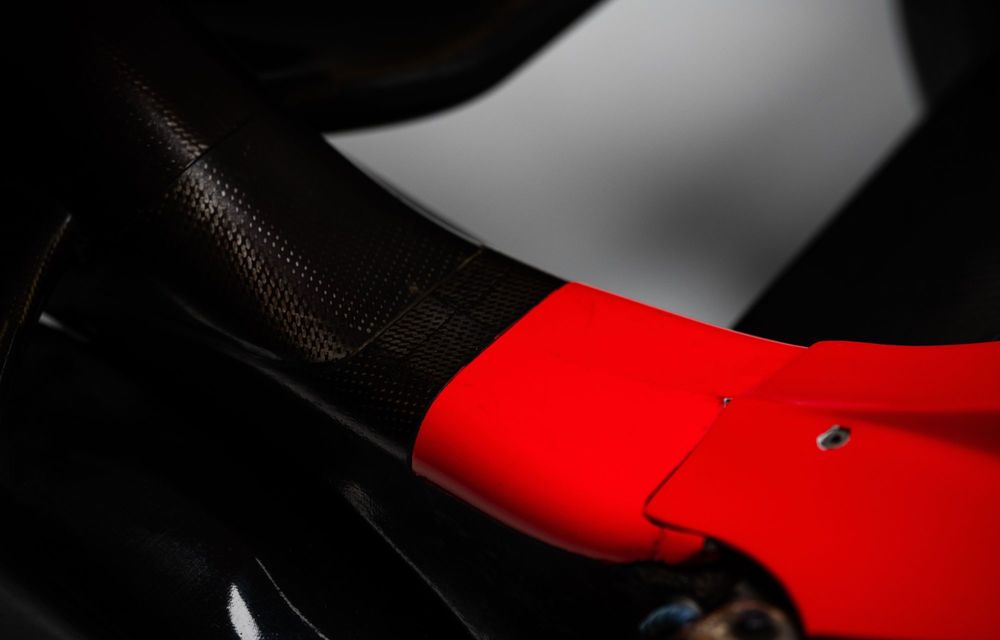 Monopostul Ferrari F2001B, pilotat de Michael Schumacher, scos la licitație - Poza 78