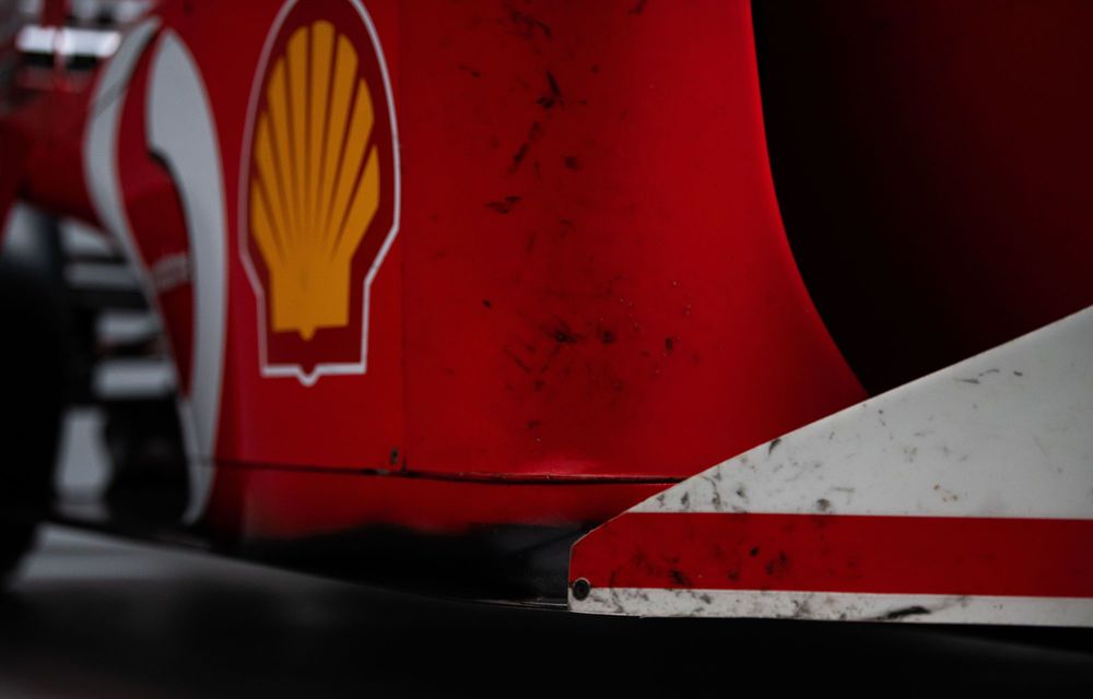 Monopostul Ferrari F2001B, pilotat de Michael Schumacher, scos la licitație - Poza 80