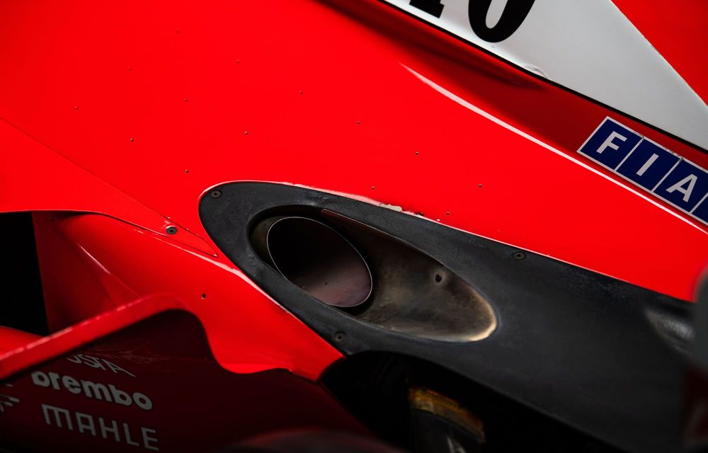 Monopostul Ferrari F2001B, pilotat de Michael Schumacher, scos la licitație - Poza 28