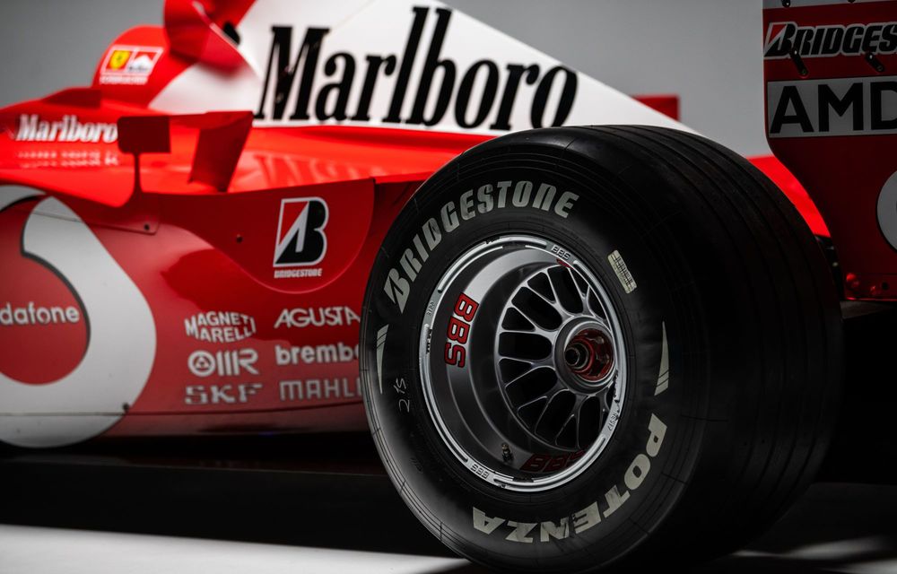 Monopostul Ferrari F2001B, pilotat de Michael Schumacher, scos la licitație - Poza 31