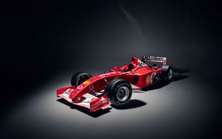 Monopostul Ferrari F2001B, pilotat de Michael Schumacher, scos la licitație