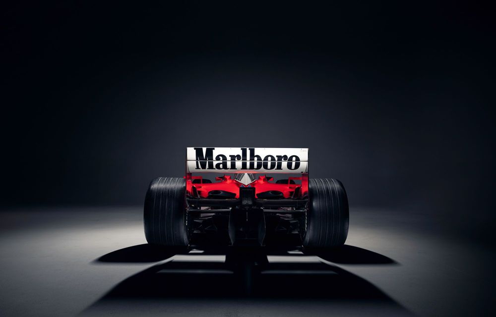 Monopostul Ferrari F2001B, pilotat de Michael Schumacher, scos la licitație - Poza 4