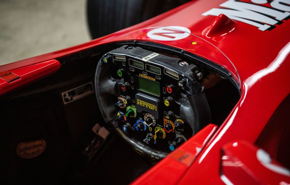 Monopostul Ferrari F2001B, pilotat de Michael Schumacher, scos la licitație - Poza 5