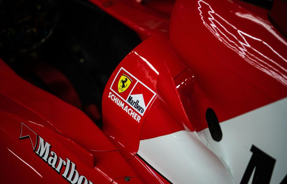 Monopostul Ferrari F2001B, pilotat de Michael Schumacher, scos la licitație - Poza 18