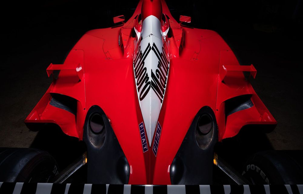 Monopostul Ferrari F2001B, pilotat de Michael Schumacher, scos la licitație - Poza 19