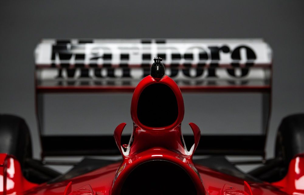 Monopostul Ferrari F2001B, pilotat de Michael Schumacher, scos la licitație - Poza 20