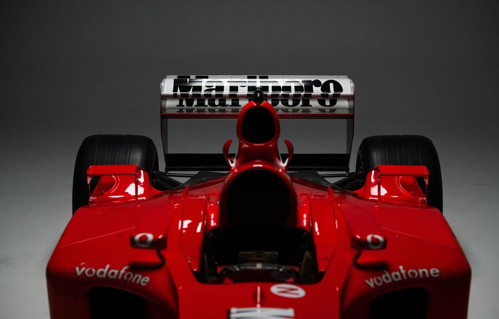 Monopostul Ferrari F2001B, pilotat de Michael Schumacher, scos la licitație - Poza 21