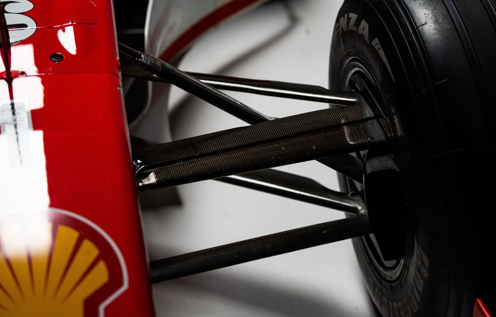 Monopostul Ferrari F2001B, pilotat de Michael Schumacher, scos la licitație - Poza 39