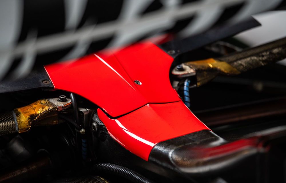 Monopostul Ferrari F2001B, pilotat de Michael Schumacher, scos la licitație - Poza 47