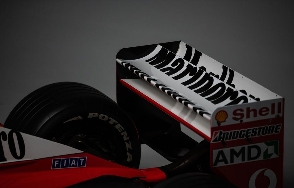 Monopostul Ferrari F2001B, pilotat de Michael Schumacher, scos la licitație - Poza 53