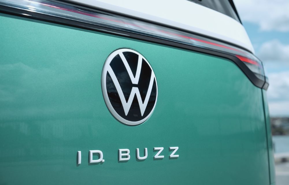FOTOSPION: Noul Volkswagen ID.Buzz GTX, surprins fără urmă de camuflaj - Poza 1