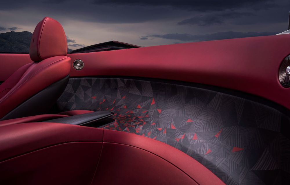 Noul Rolls-Royce La Rose Noir Droptail: doar 4 exemplare și ceas Audemars Piguet în bord - Poza 11