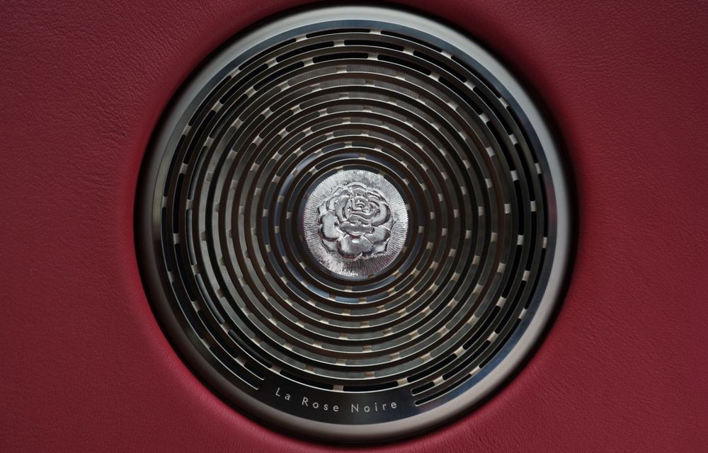 Noul Rolls-Royce La Rose Noir Droptail: doar 4 exemplare și ceas Audemars Piguet în bord - Poza 21