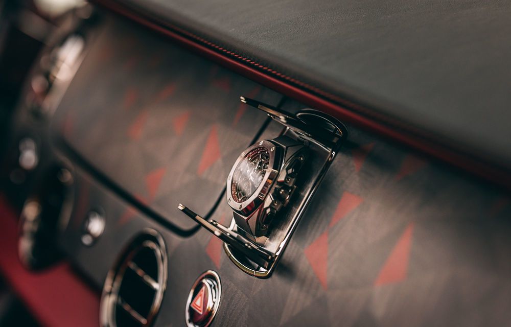 Noul Rolls-Royce La Rose Noir Droptail: doar 4 exemplare și ceas Audemars Piguet în bord - Poza 22