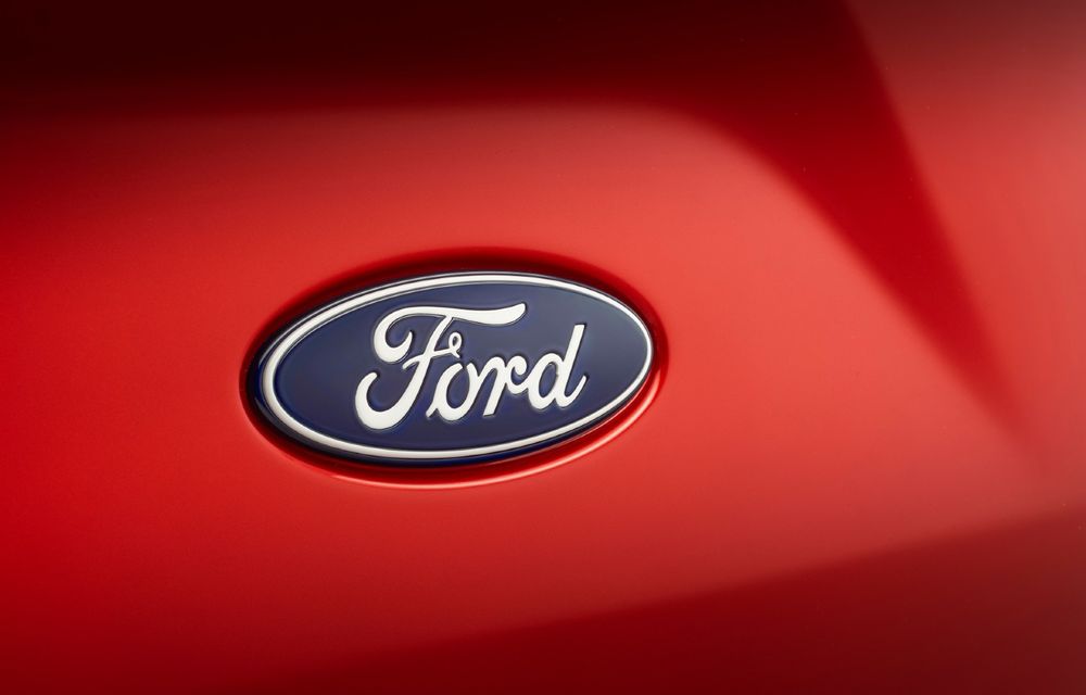 Video cu un nou campervan Ford: plafon retractabil și panou solar - Poza 1