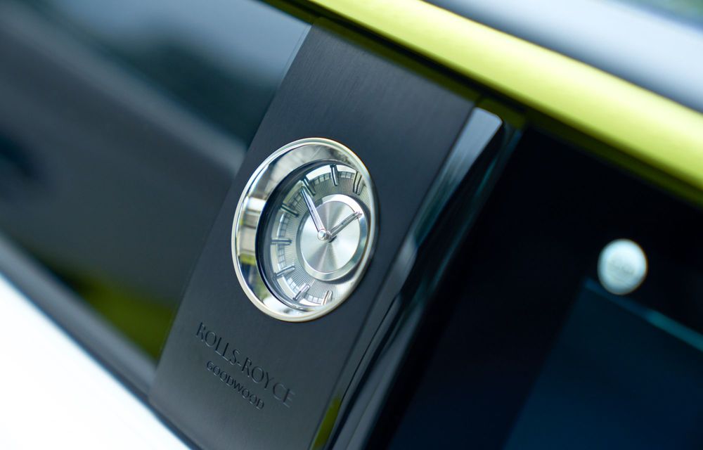 Accentul pe lux: Rolls-Royce prezintă două exemplare unicate ale lui Spectre și Ghost - Poza 7