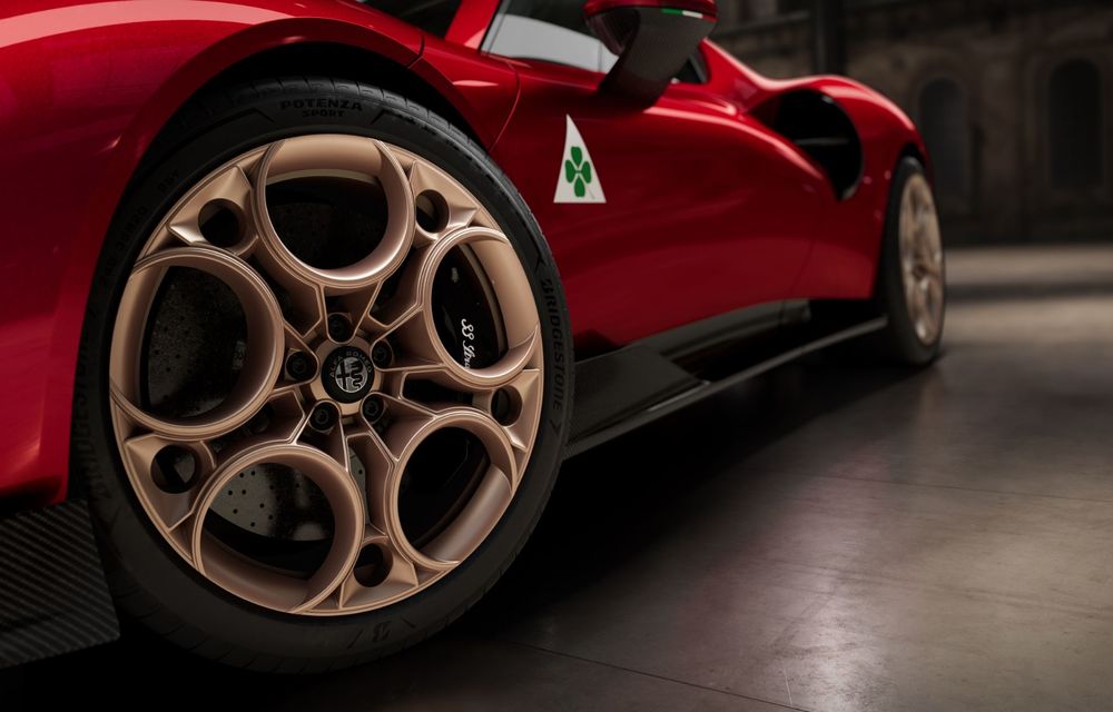 OFICIAL: Noua Alfa Romeo 33 Stradale este primul supercar electric al mărcii - Poza 30