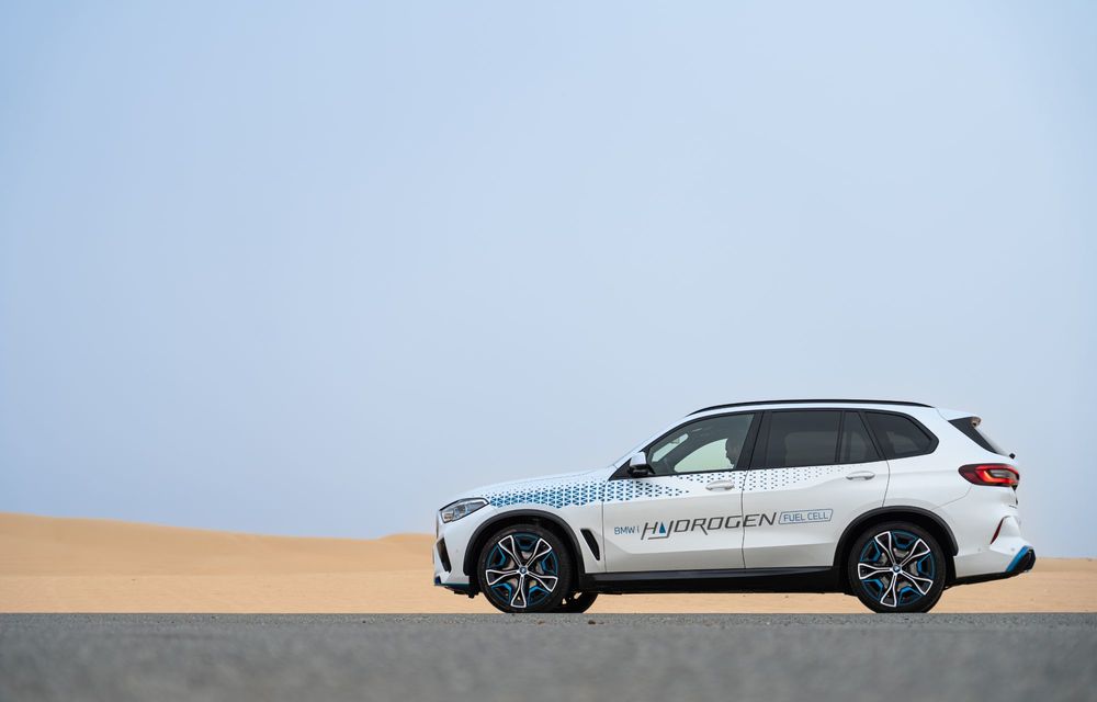 Noi imagini cu BMW iX5 Hydrogen: a fost testat în deșert, la 45 de grade Celsius - Poza 8