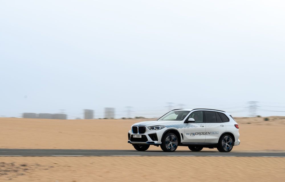Noi imagini cu BMW iX5 Hydrogen: a fost testat în deșert, la 45 de grade Celsius - Poza 5