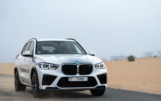 Noi imagini cu BMW iX5 Hydrogen: a fost testat în deșert, la 45 de grade Celsius