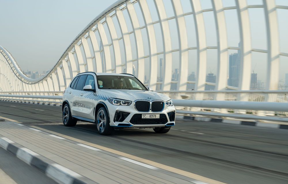 Noi imagini cu BMW iX5 Hydrogen: a fost testat în deșert, la 45 de grade Celsius - Poza 20