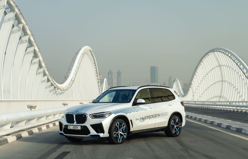 Noi imagini cu BMW iX5 Hydrogen: a fost testat în deșert, la 45 de grade Celsius - Poza 21