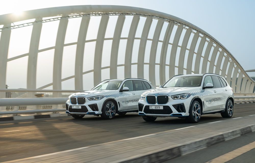 Noi imagini cu BMW iX5 Hydrogen: a fost testat în deșert, la 45 de grade Celsius - Poza 27