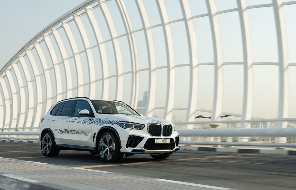Noi imagini cu BMW iX5 Hydrogen: a fost testat în deșert, la 45 de grade Celsius - Poza 28