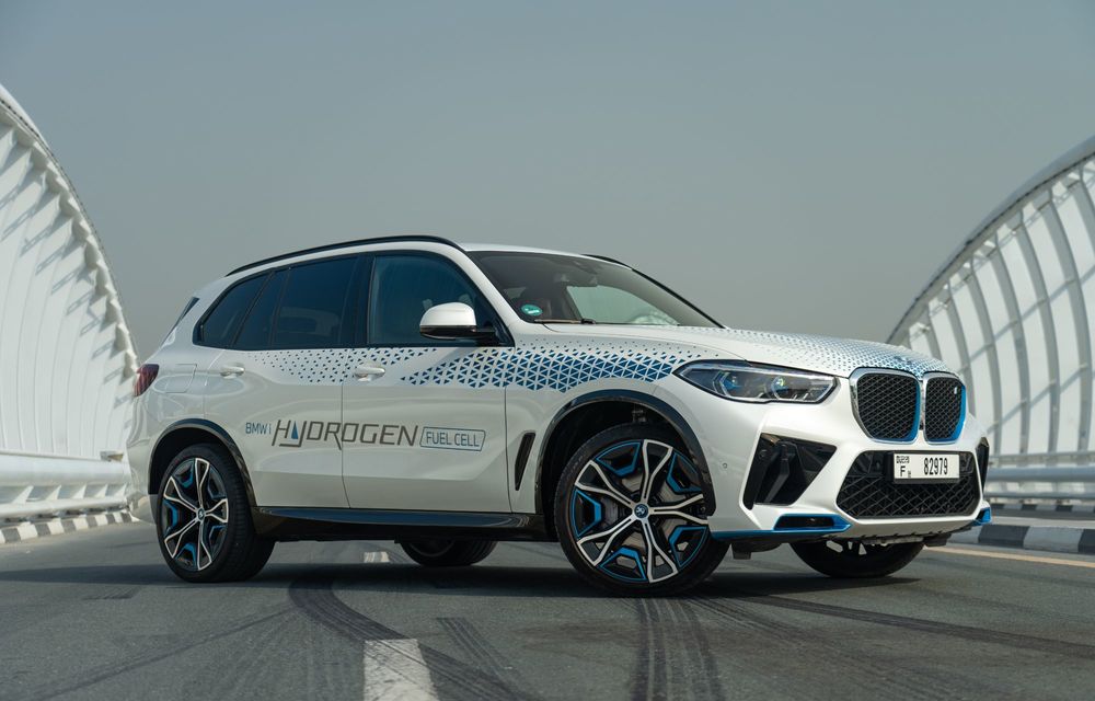 Noi imagini cu BMW iX5 Hydrogen: a fost testat în deșert, la 45 de grade Celsius - Poza 23