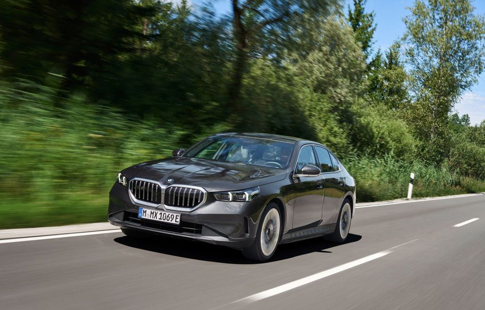Noul BMW Seria 5, disponibil acum și cu motoare PHEV: start de la 65.300 de euro - Poza 1