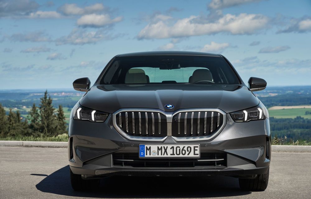Noul BMW Seria 5, disponibil acum și cu motoare PHEV: start de la 65.300 de euro - Poza 11