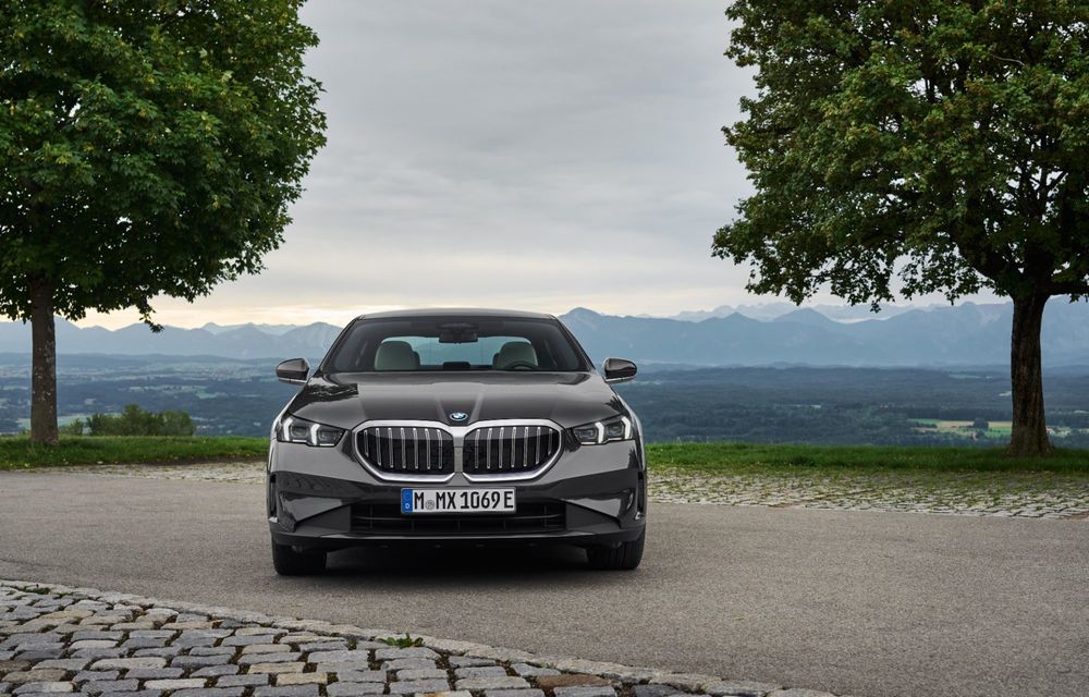Noul BMW Seria 5, disponibil acum și cu motoare PHEV: start de la 65.300 de euro - Poza 12