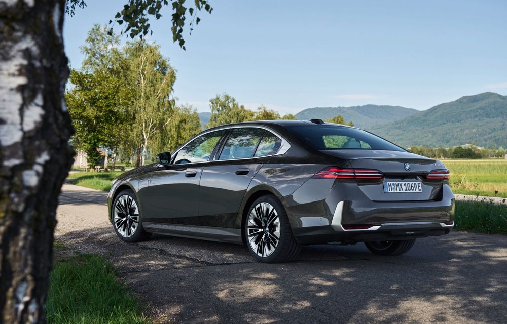 Noul BMW Seria 5, disponibil acum și cu motoare PHEV: start de la 65.300 de euro - Poza 20