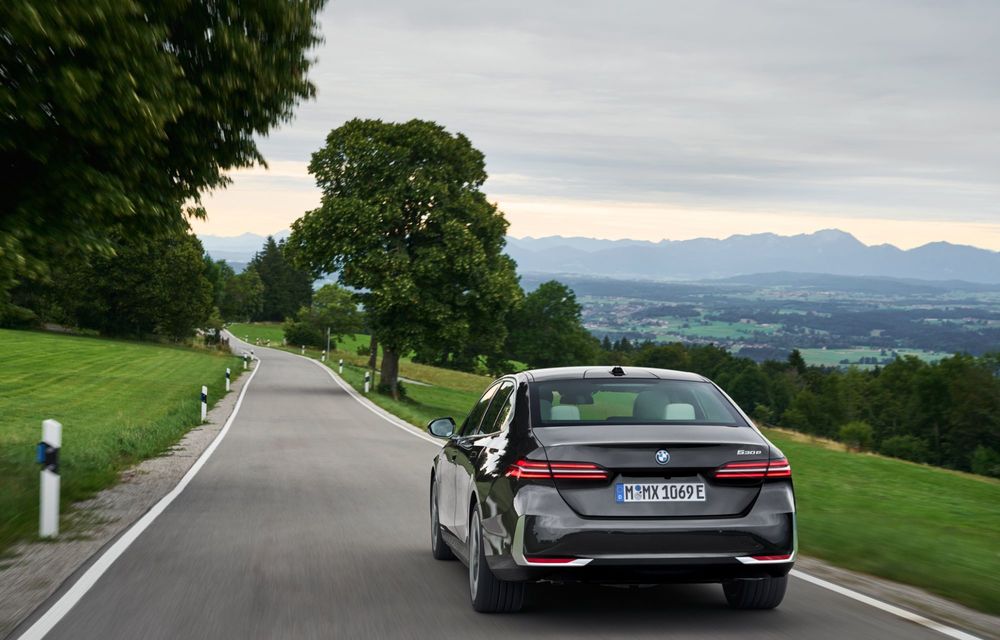 Noul BMW Seria 5, disponibil acum și cu motoare PHEV: start de la 65.300 de euro - Poza 26