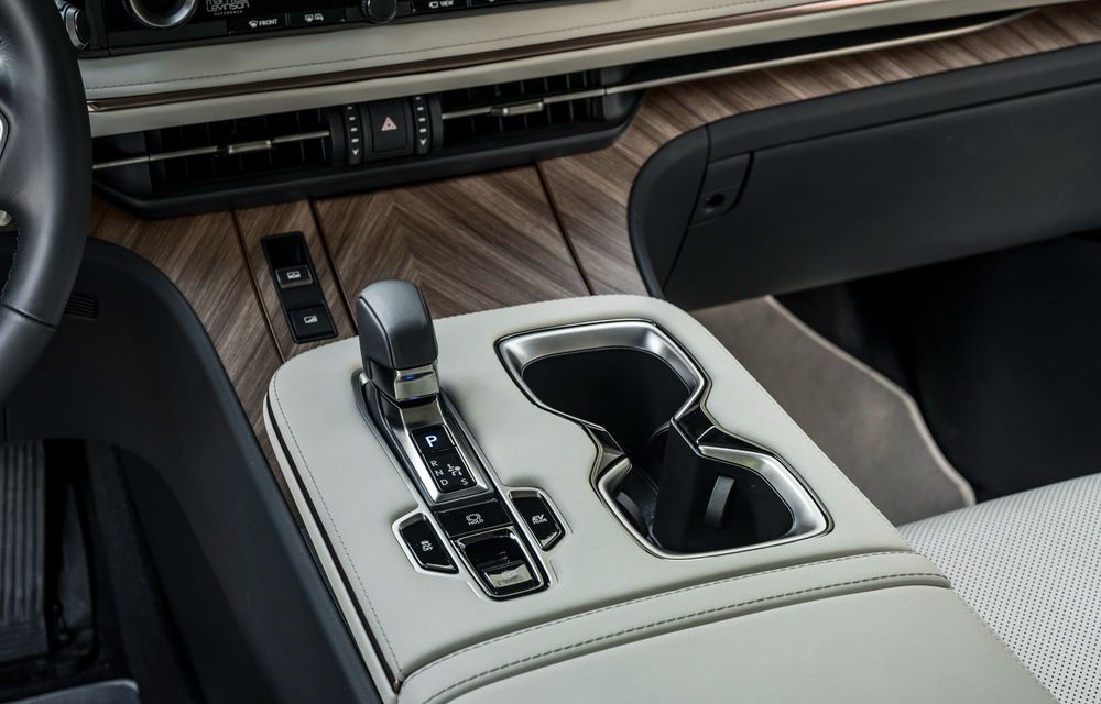 Monovolumul Lexus LM, debut în Europa: motor de 2.5 litri, hibrid, cu 250 CP - Poza 10