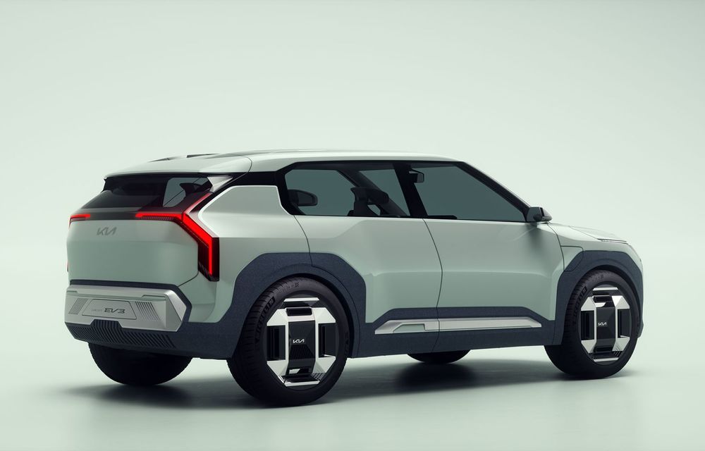 Kia prezintă conceptul EV3: SUV-ul compact poate alimenta o trotinetă electrică în banchetă - Poza 7