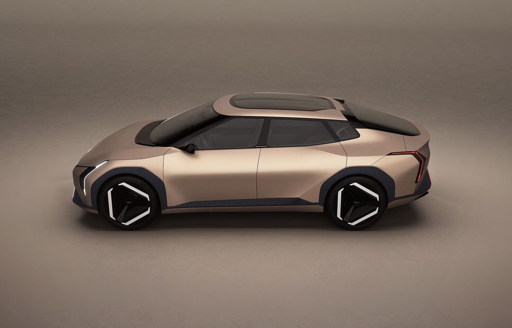 Noul concept Kia EV4 anunță un succesor electric pentru Stinger - Poza 4