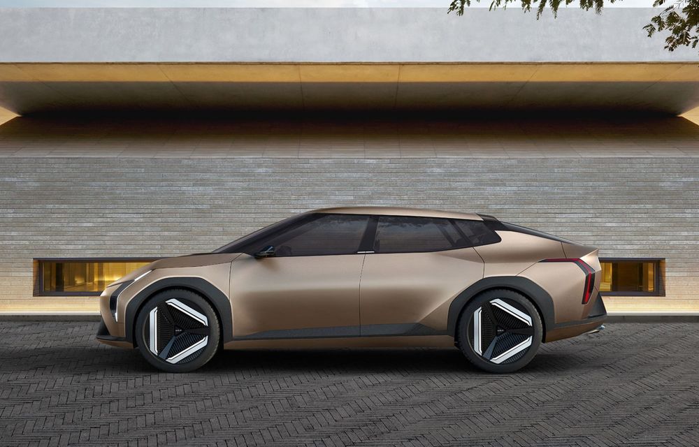 Noul concept Kia EV4 anunță un succesor electric pentru Stinger - Poza 5