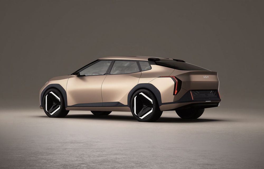 Noul concept Kia EV4 anunță un succesor electric pentru Stinger - Poza 7
