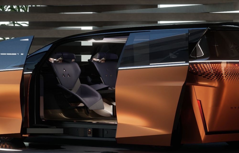 Noul Nissan Hyper Tourer Concept, un monovolum autonom cu baterii solid-state - Poza 16