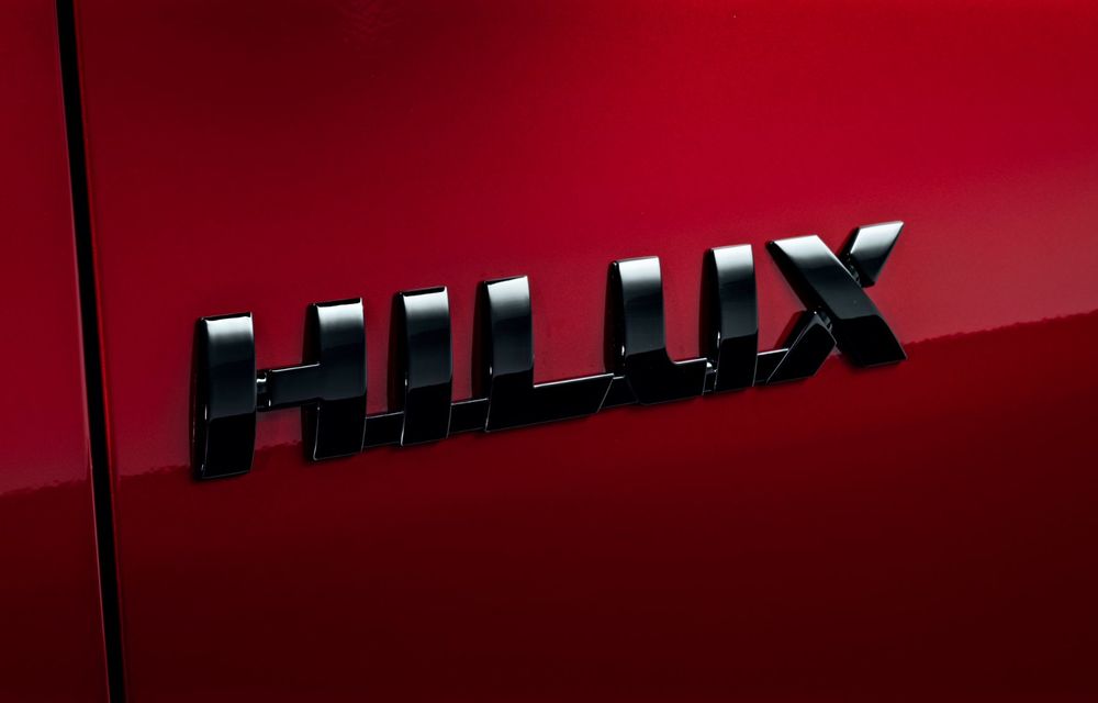 Noua Toyota Hilux GR Sport II: suspensie înălțată și punți mai late - Poza 13