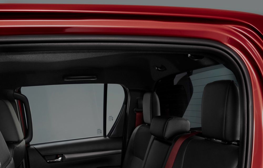 Noua Toyota Hilux GR Sport II: suspensie înălțată și punți mai late - Poza 17