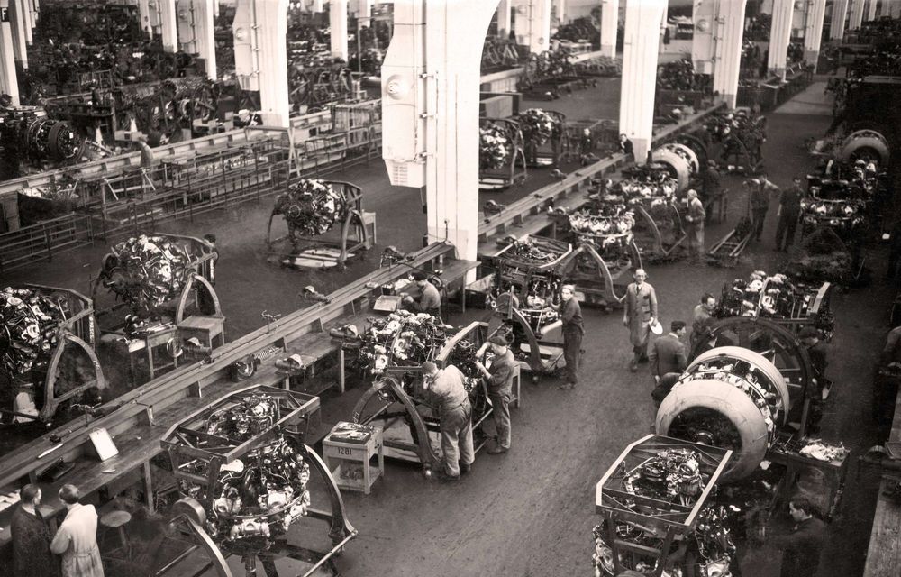 Cum a fost salvat brandul BMW de către familia Quandt și ce legături avea cu regimul nazist - Poza 8