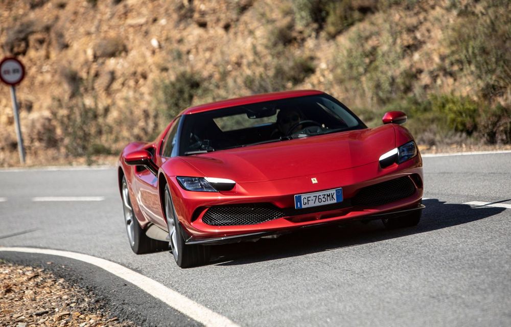 Ferrari a vândut mai multe mașini hibride decât cu motoare termice în al treilea trimestru - Poza 1