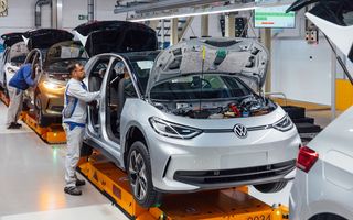 Criza de componente continuă. Volkswagen oprește producția la două uzine din Germania