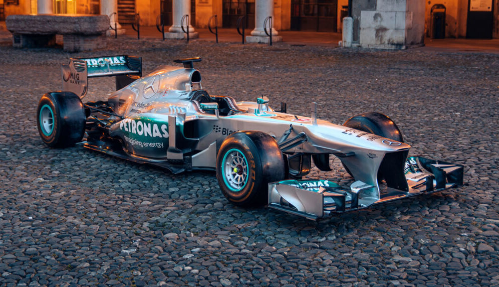 Record: Monopost de F1, pilotat de Lewis Hamilton, vândut cu 17.2 milioane de euro - Poza 1