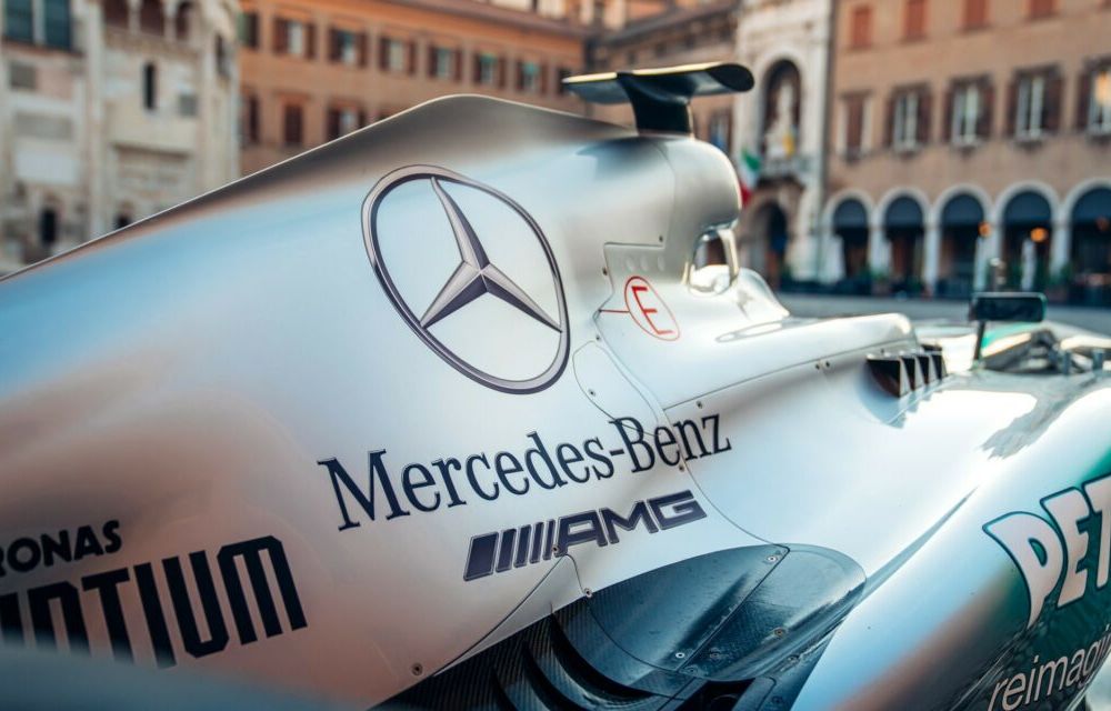 Record: Monopost de F1, pilotat de Lewis Hamilton, vândut cu 17.2 milioane de euro - Poza 11