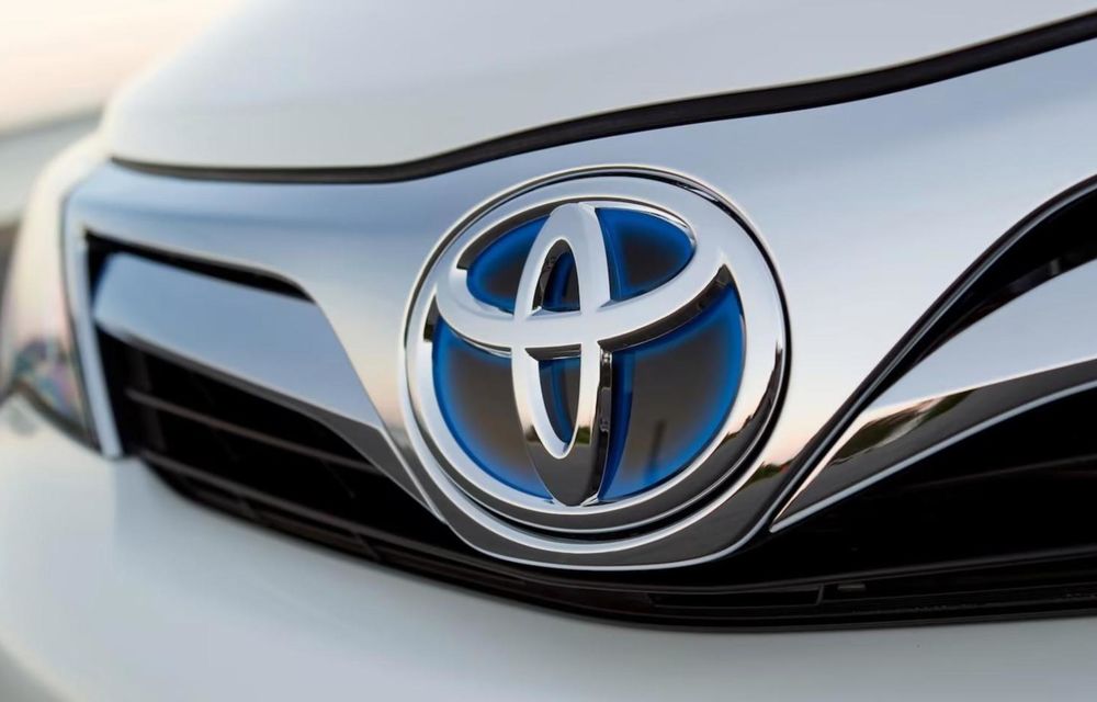Toyota înlocuiește emblema albastră specială pentru modelele hibrid cu un punct - Poza 1