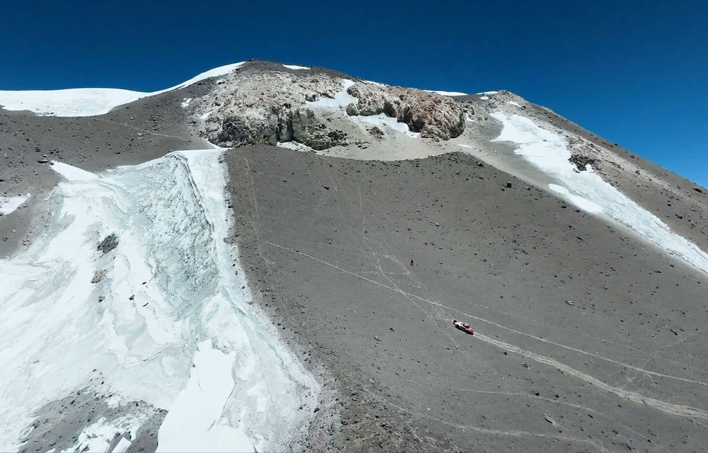 RECORD: Porsche 911 a ajuns la 6.734 de metri, pe un vulcan din Chile - Poza 10
