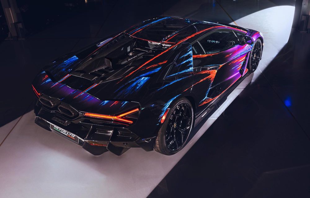 Noul Lamborghini Revuelto Opera Unica: aplicarea vopselei a durat 435 de ore - Poza 3
